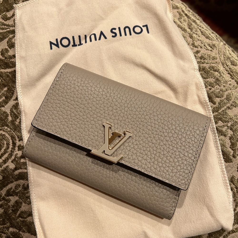 Brand new LV PF CAPUCI.CP TAU GALET Wallet